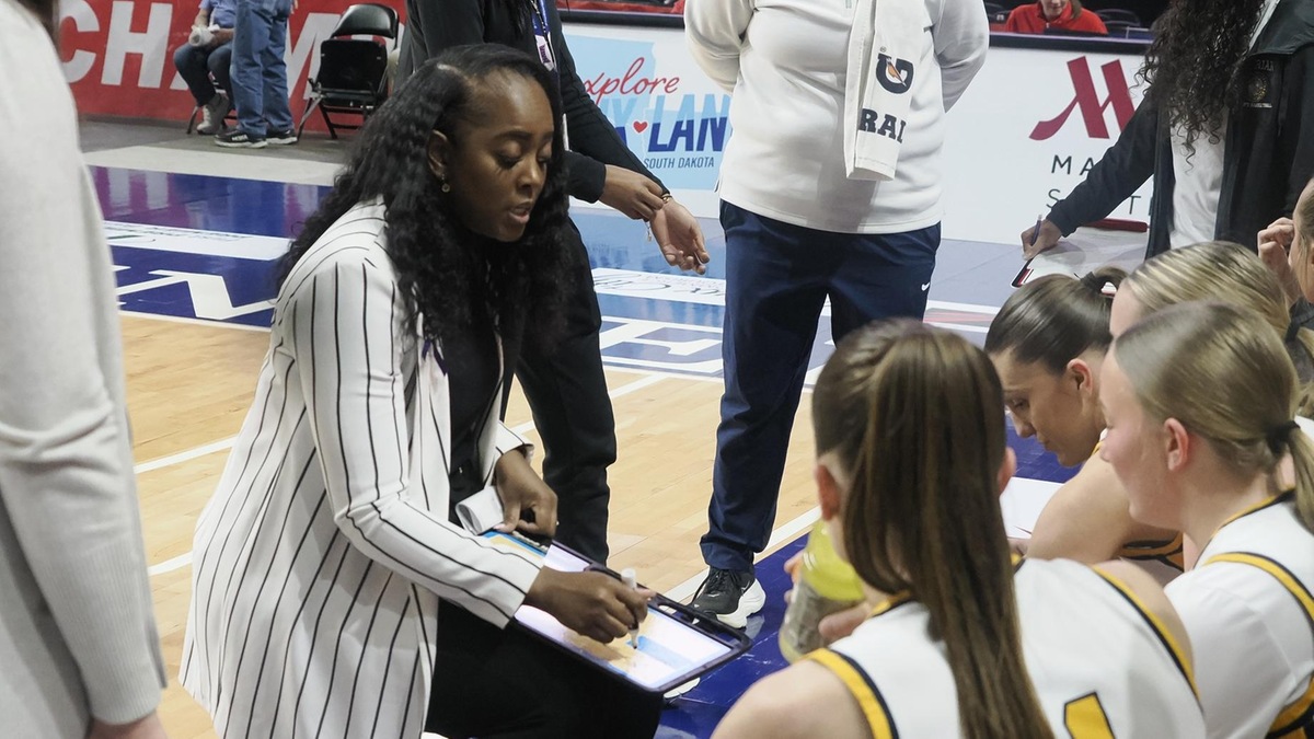 Dordt's Sievers Repeats as Player of the Year, Marian's Anderson Named Coach of the Year as NAIA Unveils 2025-26 Women's Basketball All-Americans
