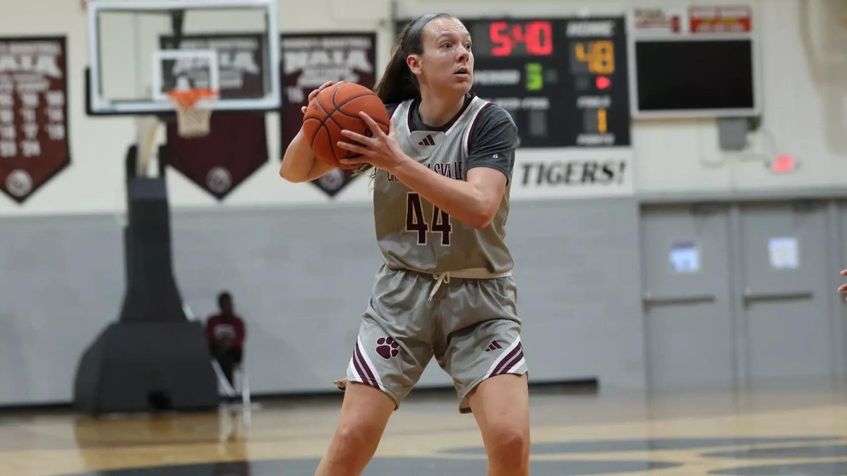 Whitney Hay Averages 23.7 Points Per Game to Earn Women's Basketball Offensive Player of the Week