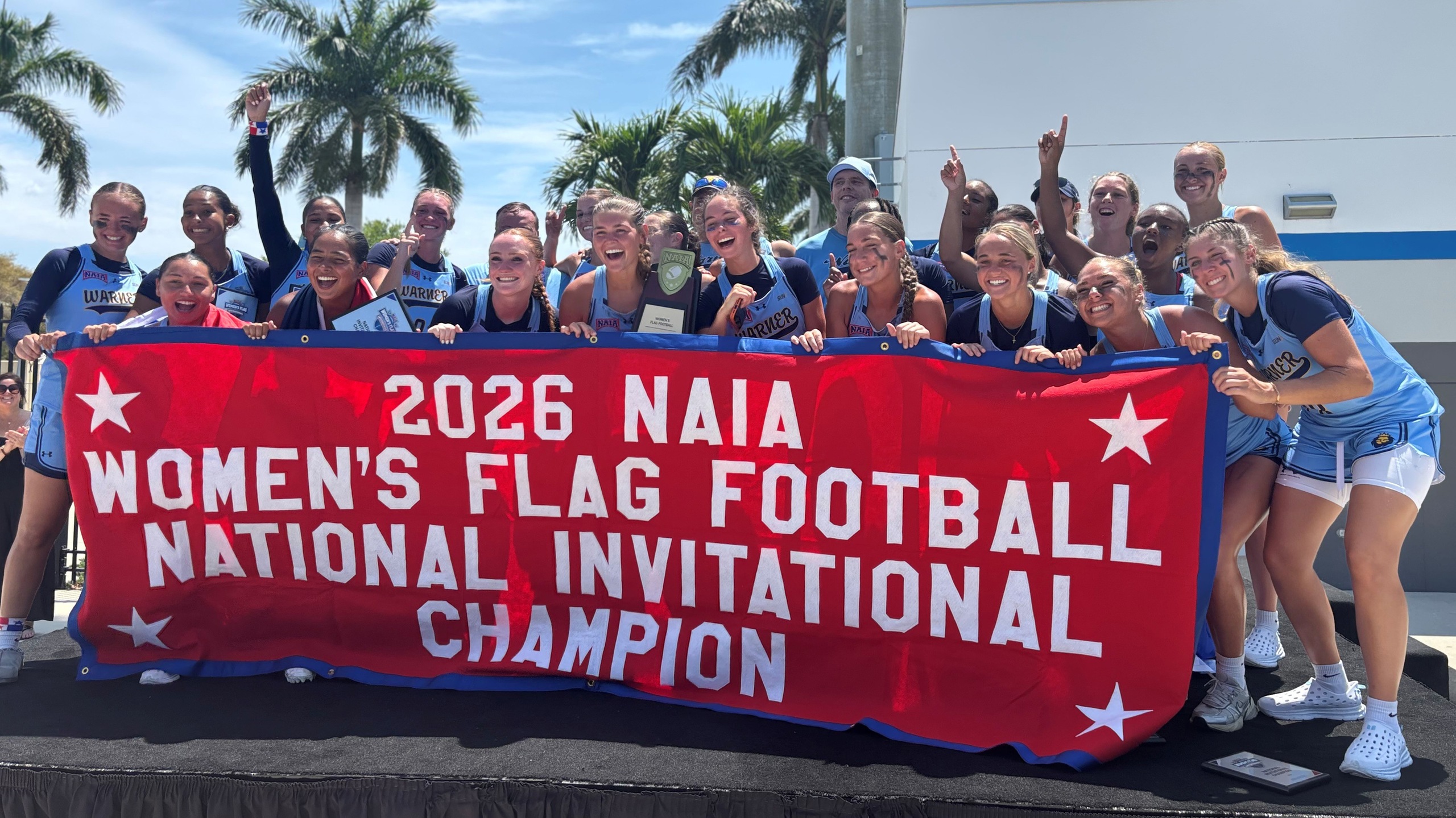 Warner (Fla.) completed a 24-0 season with a 13-6 win over Keiser (Fla.) and the Royals' first Red Banner in school history.