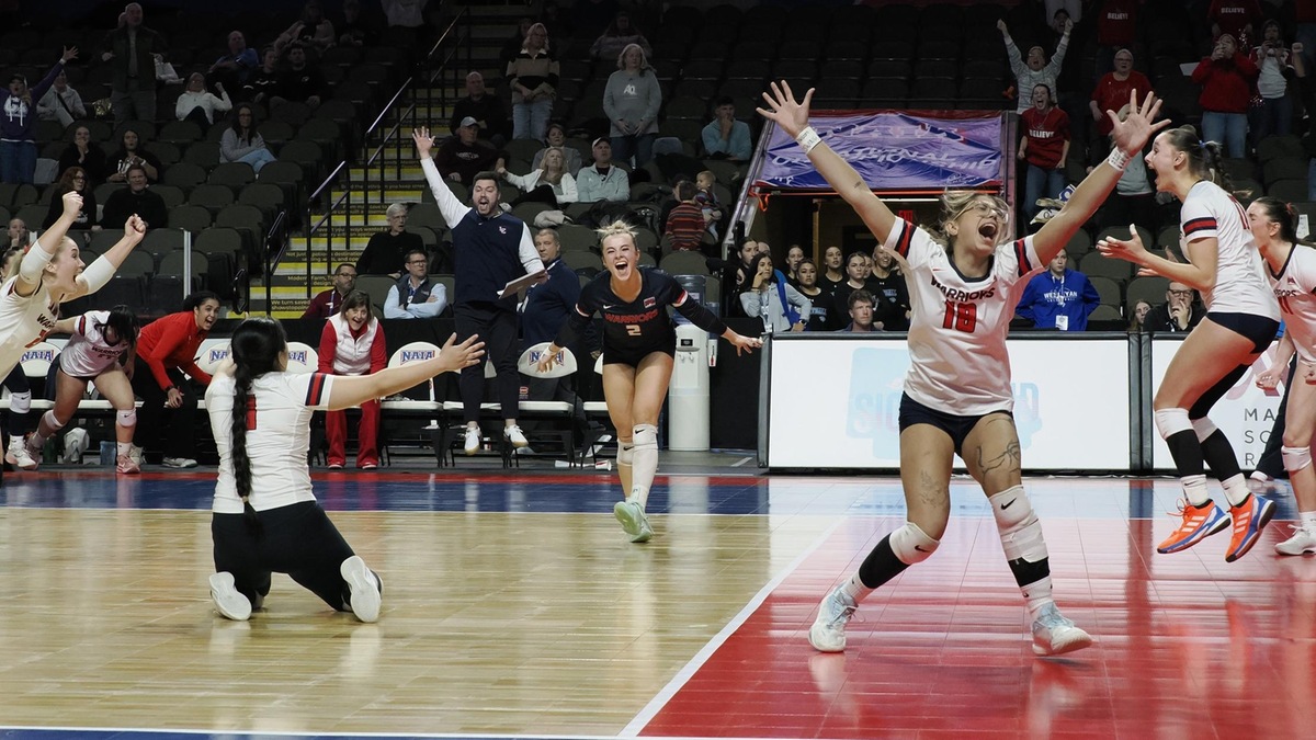 Lewis-Clark State (Idaho) Reverse Sweeps Aquinas (Mich.)