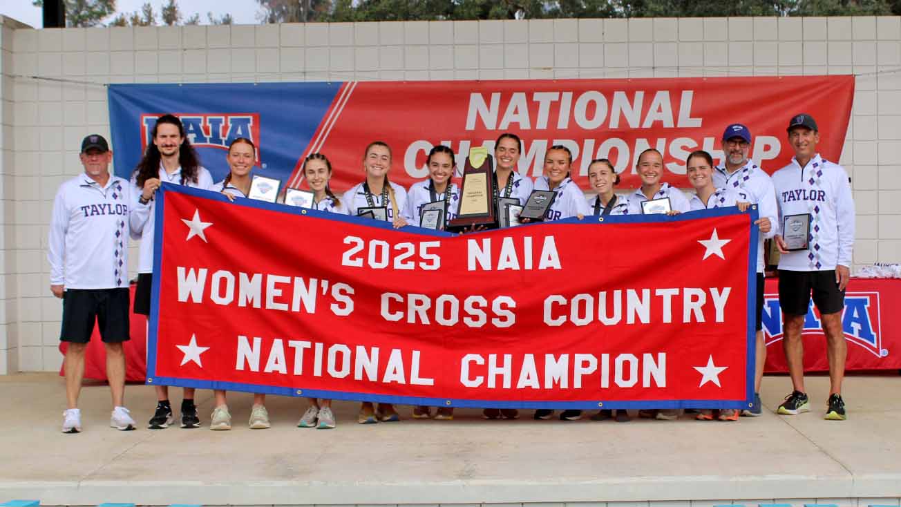 Halterman's Record-Breaking Run Leads Taylor (Ind.) to Second Women's Cross Country Red Banner in School History